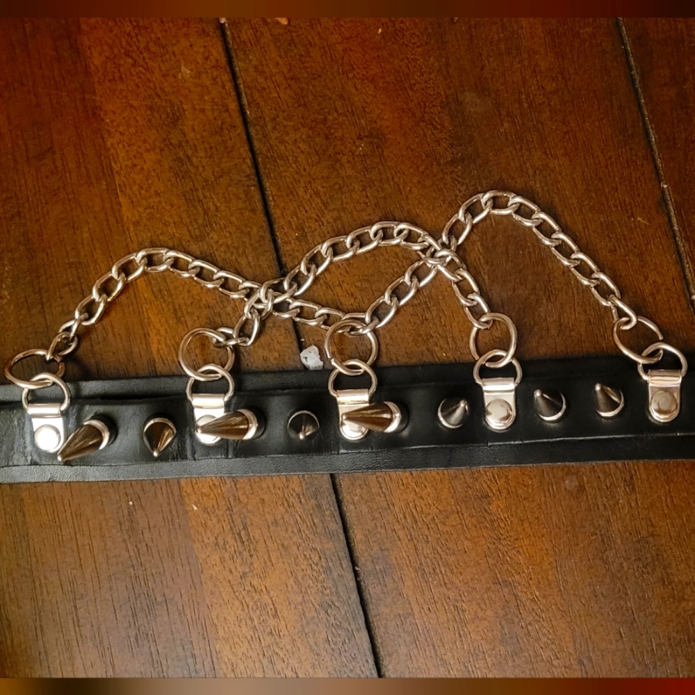 Gothic punk choker with spikes